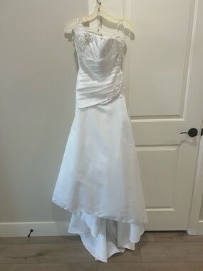 David's Bridal White Strapless A-Line Wedding Dress with Beaded Applique